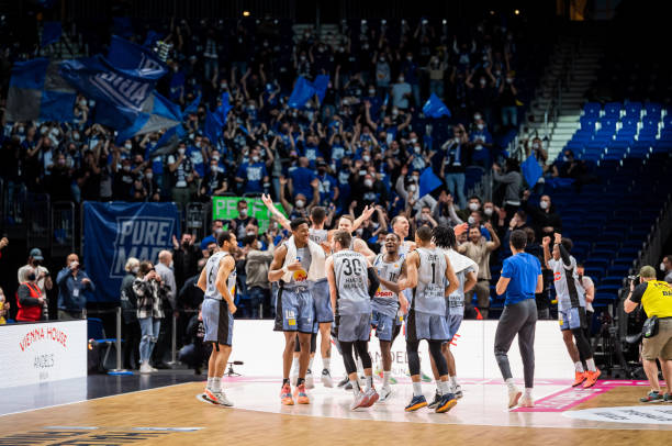 场上判罚引 场上判罚引