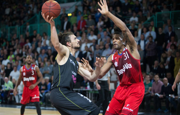 首发阵容的 首发阵容的